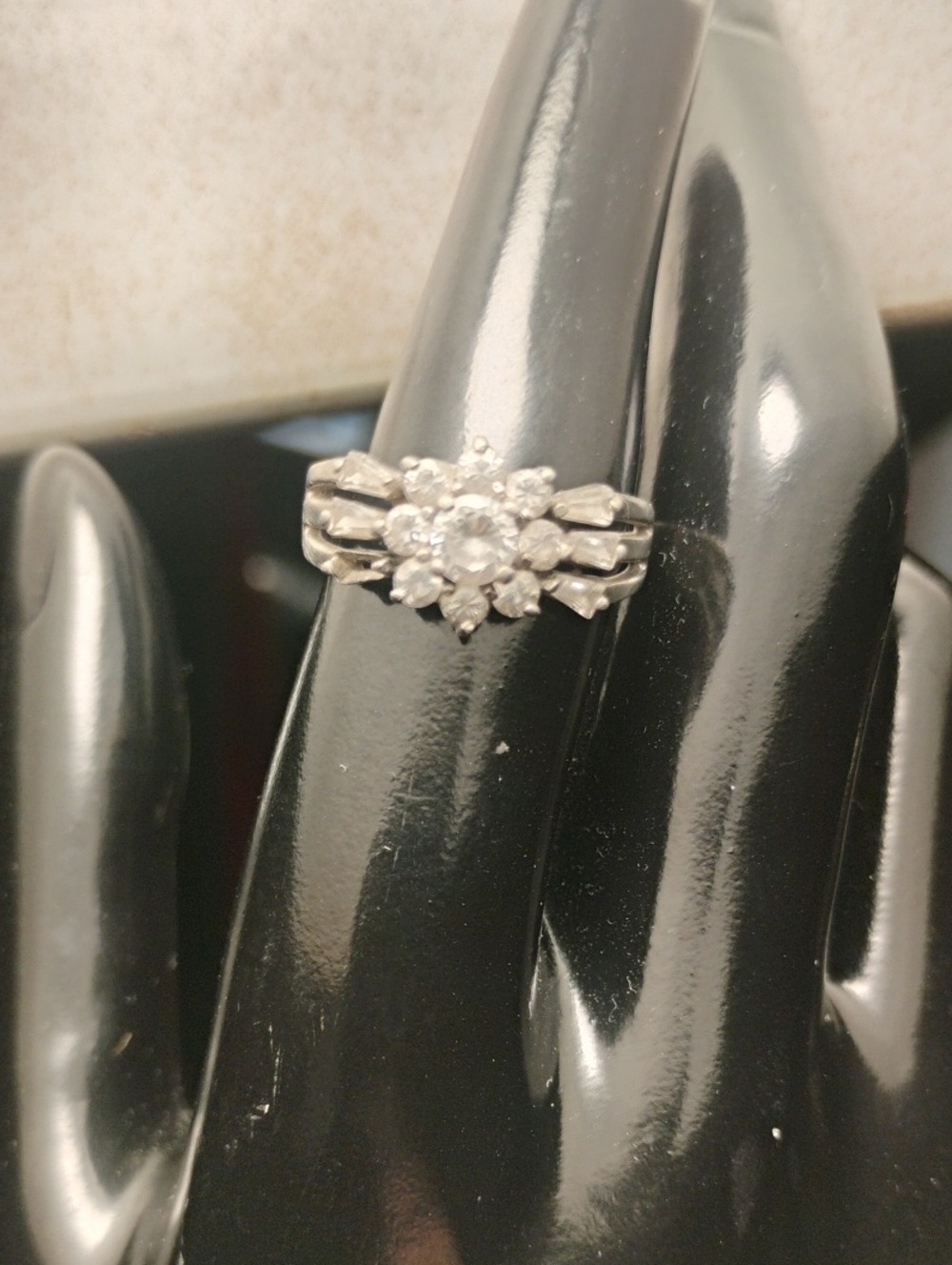 925 Sterling Silver Bling Ring One Small Side Stone Missing Size 7.5